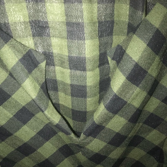 Old Navy: Olive and Black Blouse - NOW AVAILABLE - Picture 2 of 4